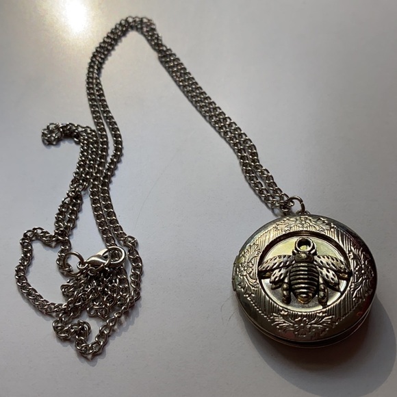 Bee Beekeper Jewelry Set Jewelry Earrings with Pearls, a Bracelet, Two Necklaces - Picture 8 of 8